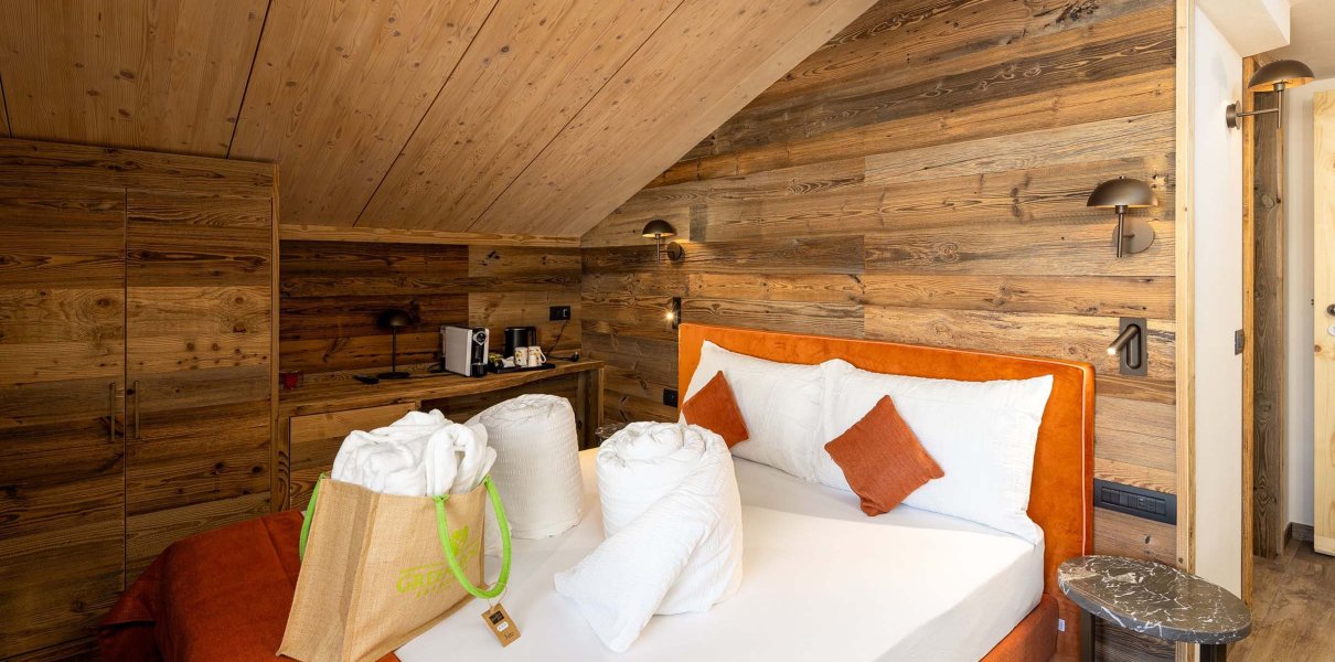 Zimmer Coral Room