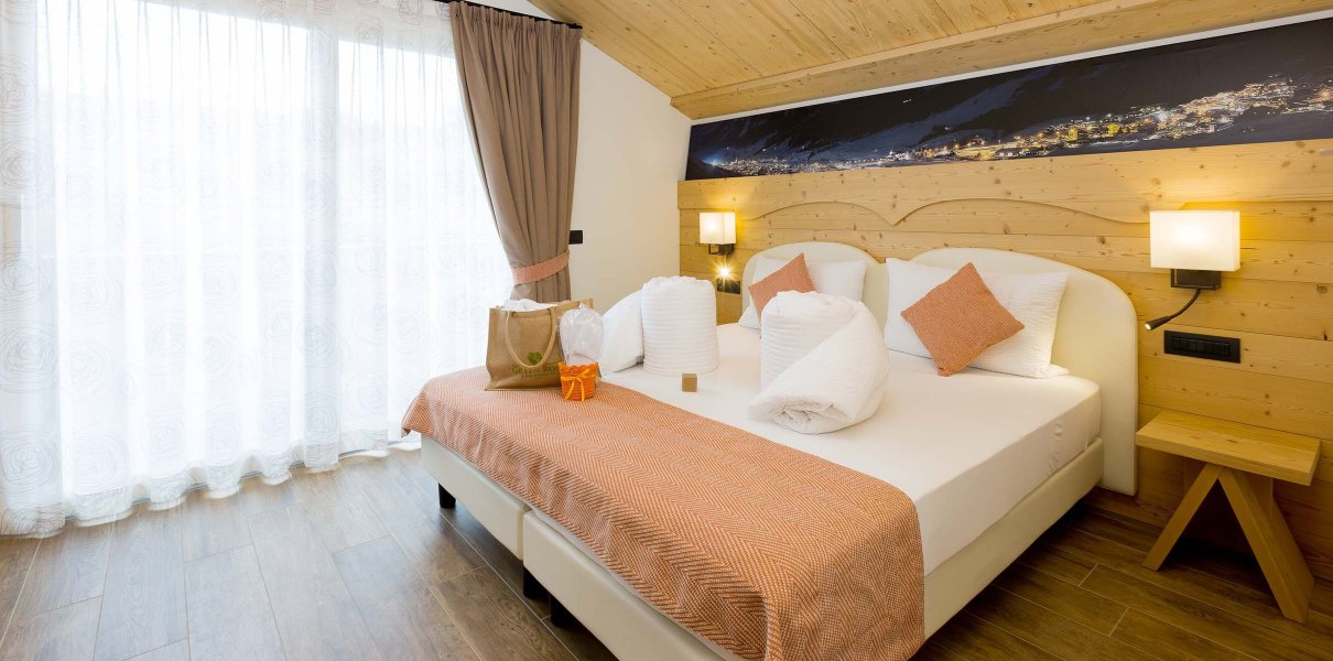 Zimmer Orange Room
